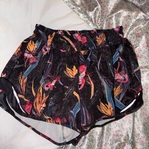Lululemon Floral Black Hotty Hots LR 4”